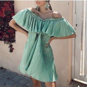 Zara Blogger Fave Voluminous Green Pleated Dress Womens Size Medium Travel Style